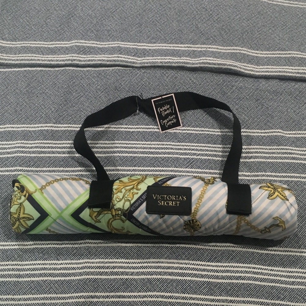 VS Packable Reversible Blanket